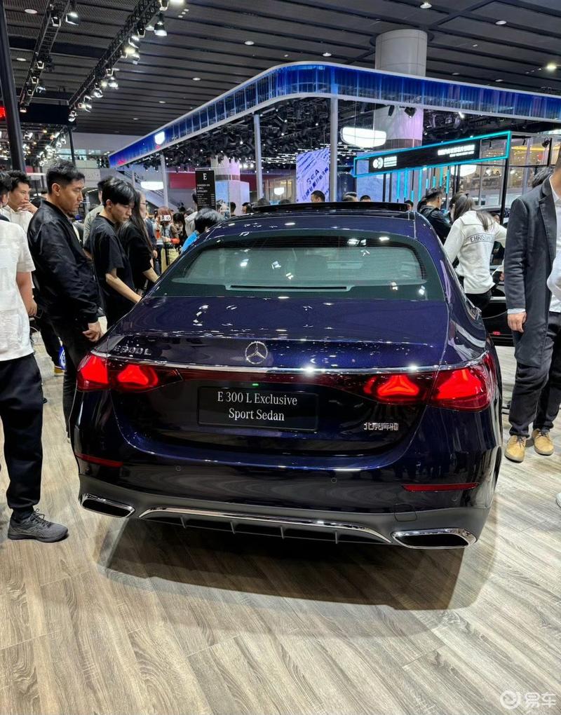 广州车展奔驰e帅呆了