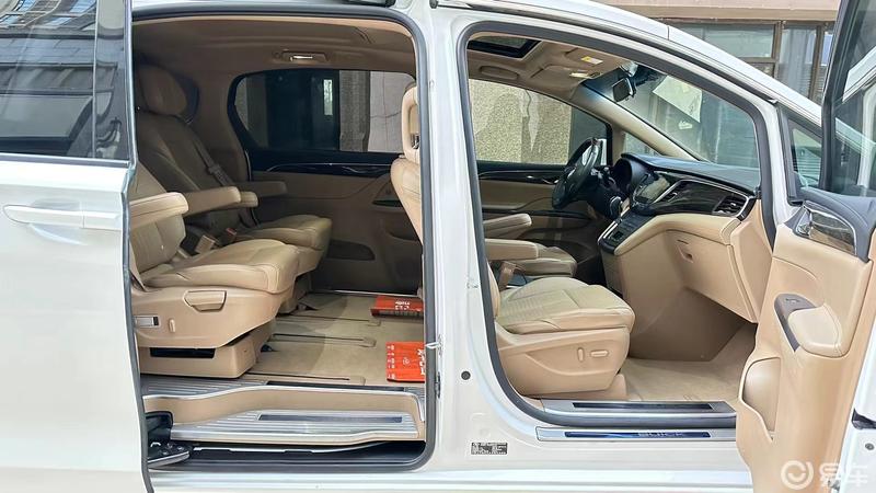 18年gl8 es 自动2.0t 天窗