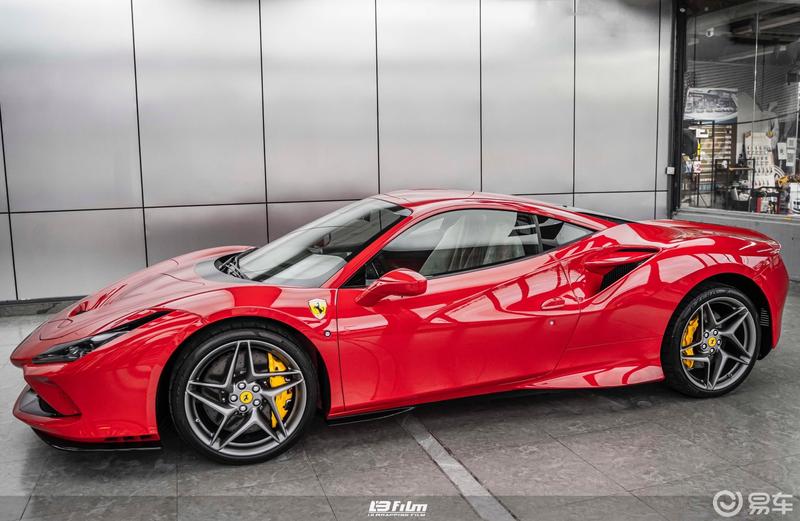 法拉利红f8,燃烧你的视线