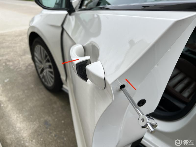 大众凌渡更换车门把手橡胶垫板