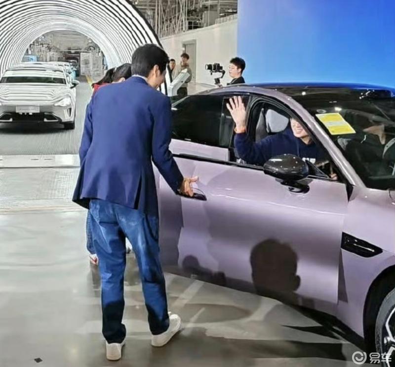 冲雷军亲自给首批提车用户开门的行为,就已_小米su7社区_易车社区