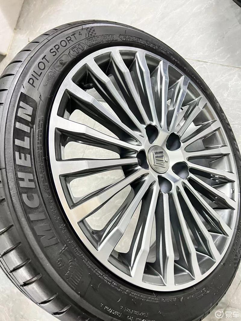 18寸丰田皇冠轮毂 原厂轮毂带胎现货一套