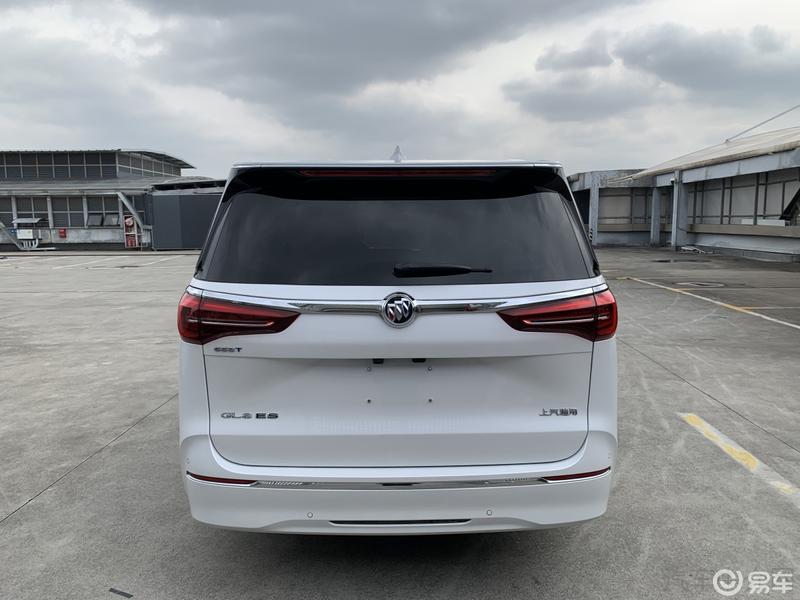 22年别克gl8 653t2万公里卖27