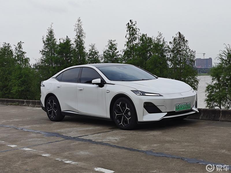 谁能拒绝车内有好看的花花呢_综合社区_易车社区