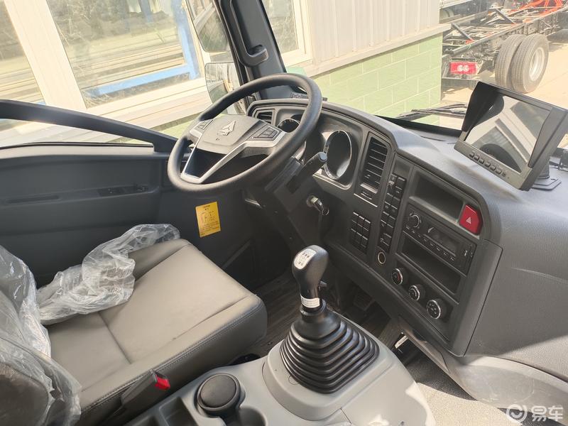 重汽豪沃悍将蓝牌4.2米冷藏车