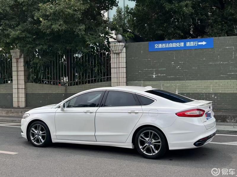 2014年福特蒙迪欧2.0t自动豪华运动