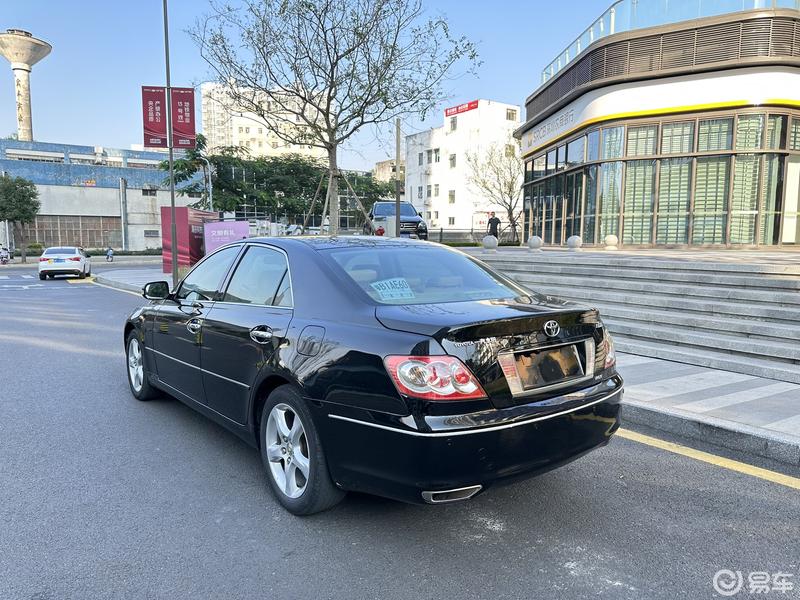 到店深圳一手09年9月丰田锐志2.5s