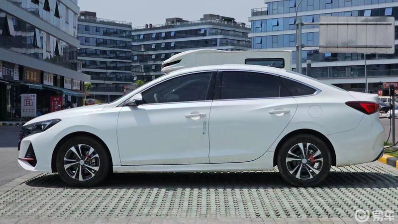 23 年长安逸动 plus