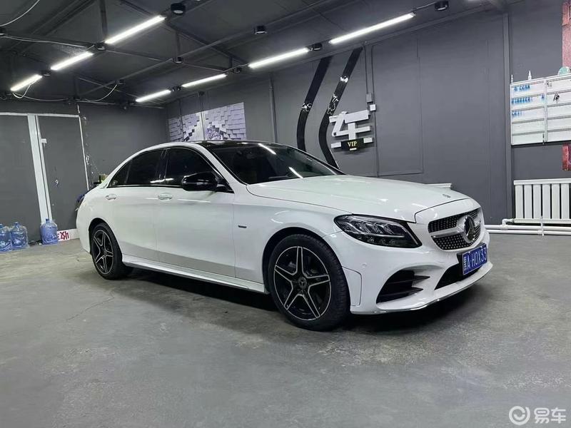 最新到店21年奔驰c260l 白车黑内