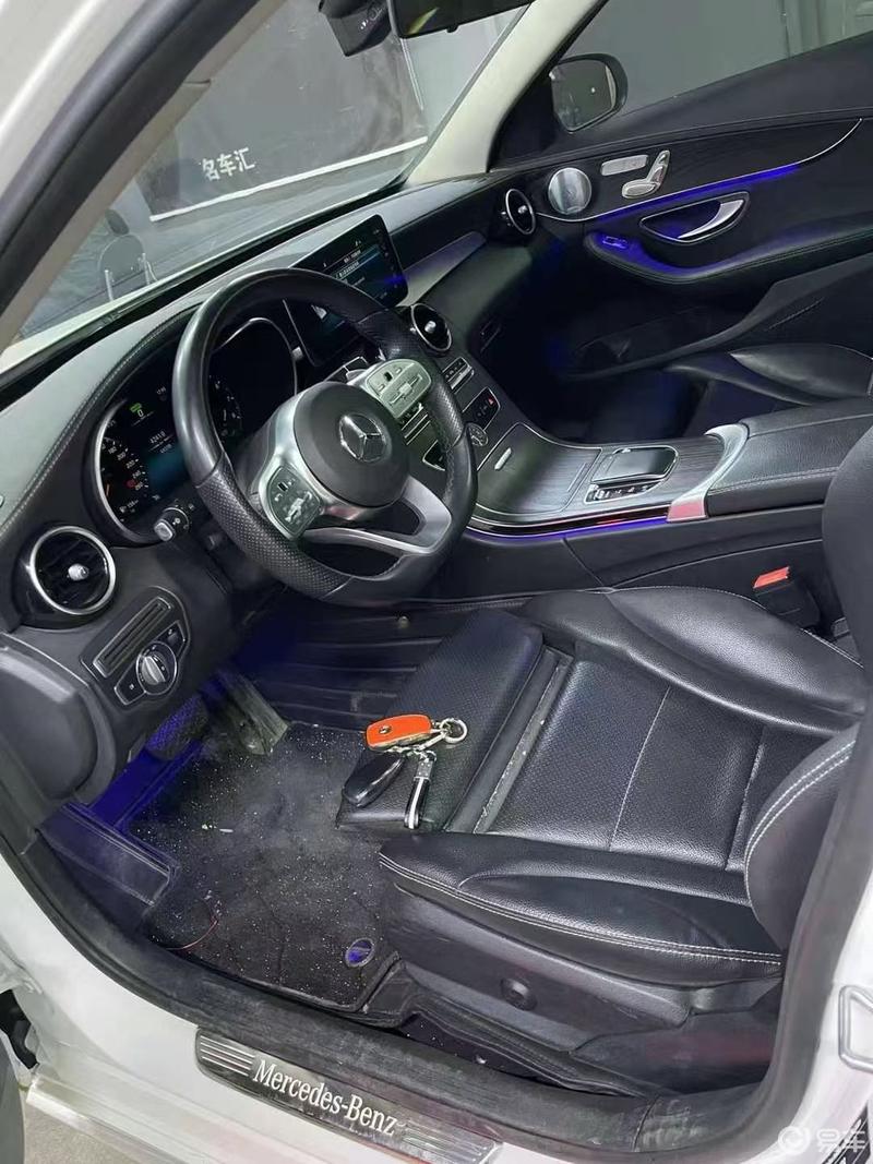 最新到店21年奔驰c260l 白车黑内