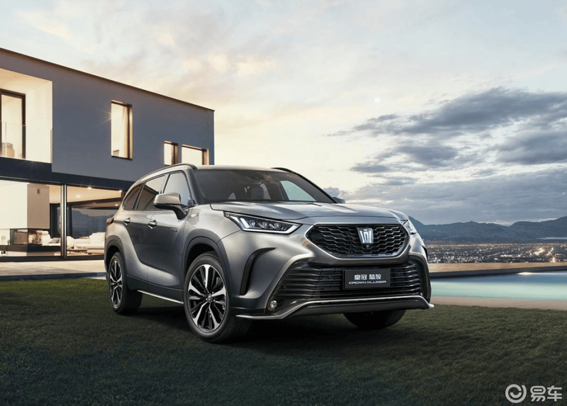 5月30日,一汽丰田新款皇冠陆放正式上市