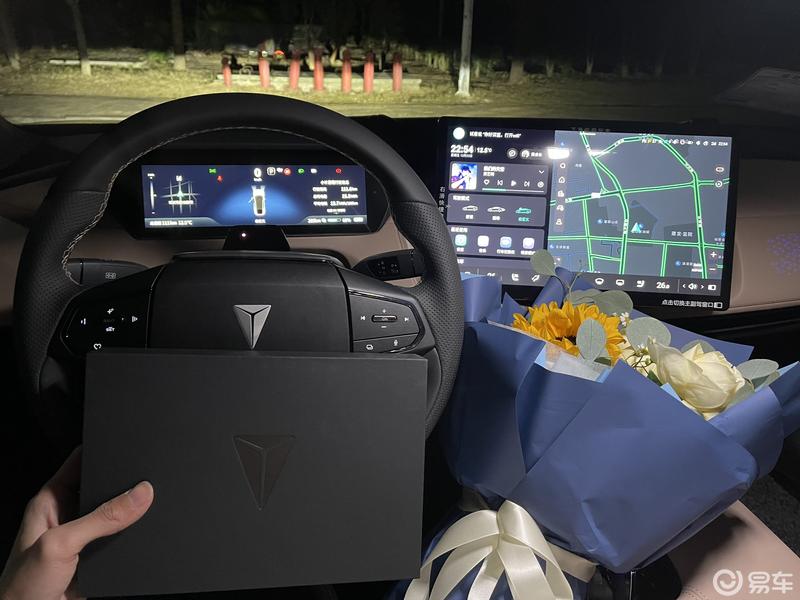 深蓝sl03车内鲜花布置教程——副驾驶鲜