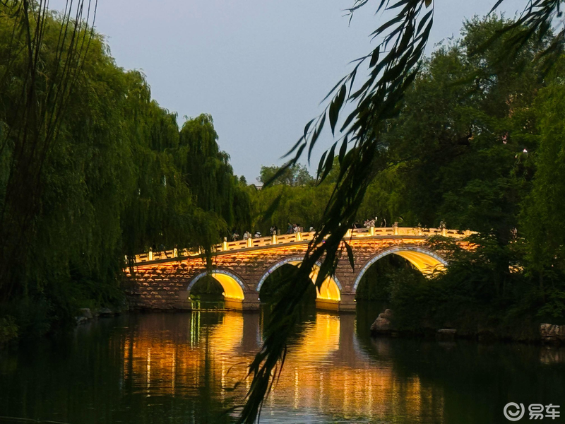 济南大明湖夏天图片