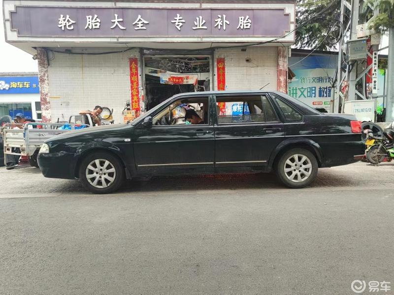 给桑塔纳志俊轮胎补气