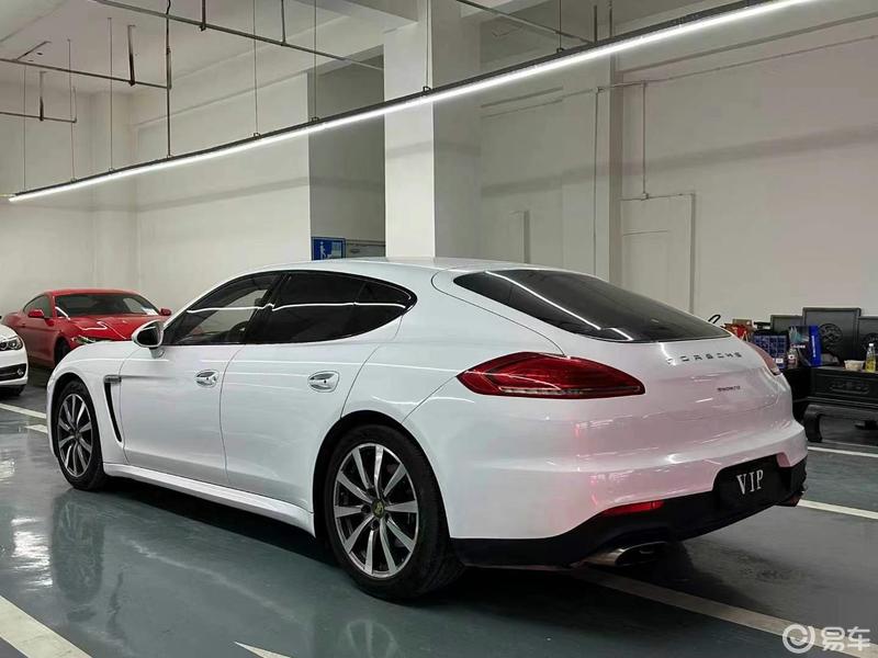 新到16年保时捷帕拉梅拉 4 3.0t