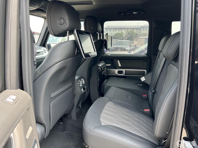 24款亮黑外观奔驰g500黑咖双拼内饰