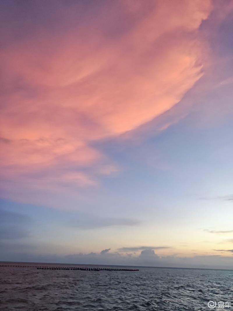 在一个炎炎夏日的清晨,阳光透过窗帘洒在脸