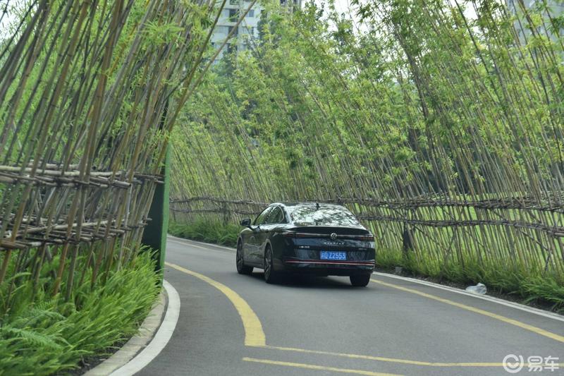 车轱辘重庆南山汽车公园试驾全新一代迈腾