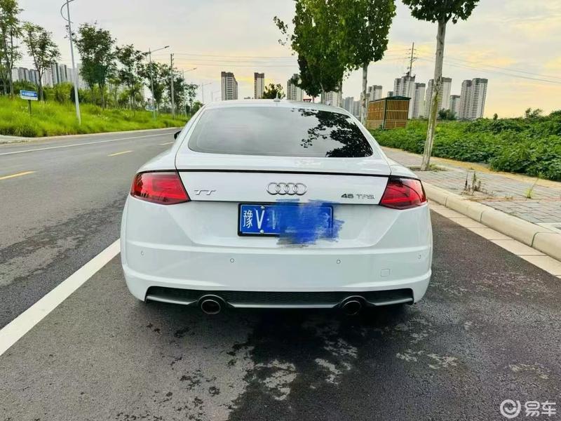 新到17年奥迪tt,两门小敞篷,白外黑内