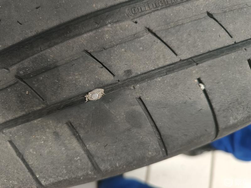 轮胎被扎过三次怎么处理,是换新胎还是补