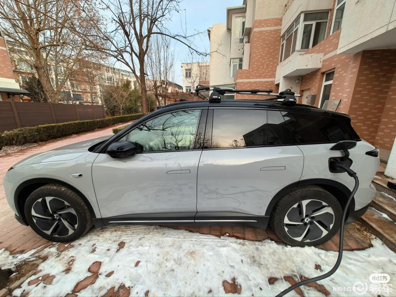 蔚来 es6 的车顶改装