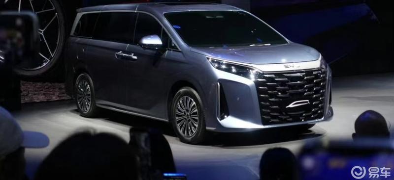 今天,比亚迪发布了首款中大型mpv"夏"