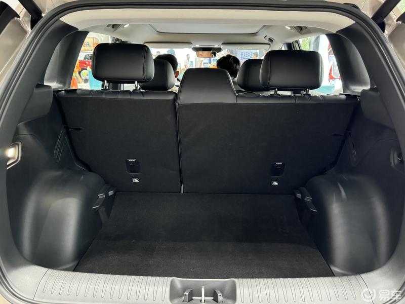 第二代埃安v的后备箱具有以下特点