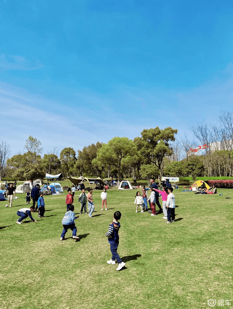 周末自驾轩逸:带孩子公园里尽兴玩耍的快乐之旅