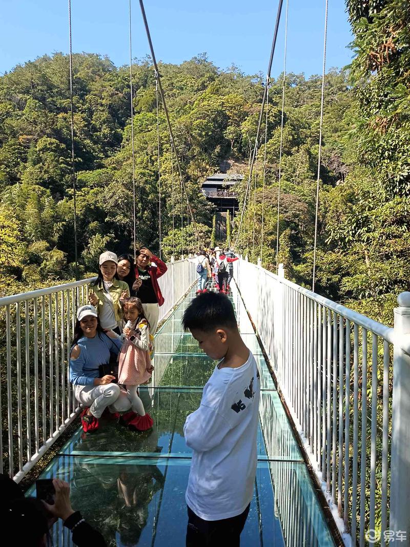 轩逸载梦,五一高州仙人洞玻璃桥巅的全家影像