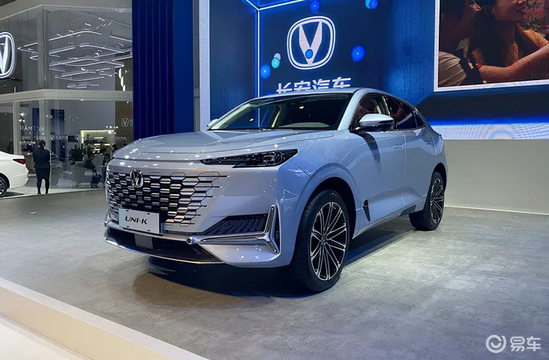 长安UNI系列中型SUV。1.5T四缸满电满油能跑1100公