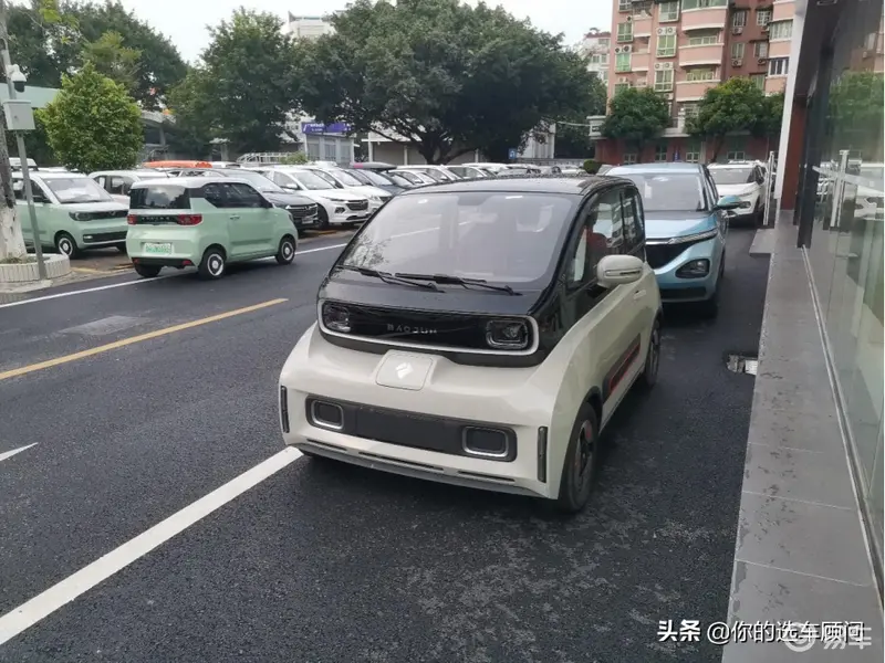 305km续航城市无焦虑，安全配置高还带快充，到店看KiWi EV