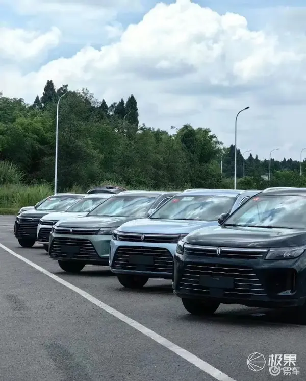 华为砸五个亿造「问界」新车！标配智能驾驶，更大更舒适！