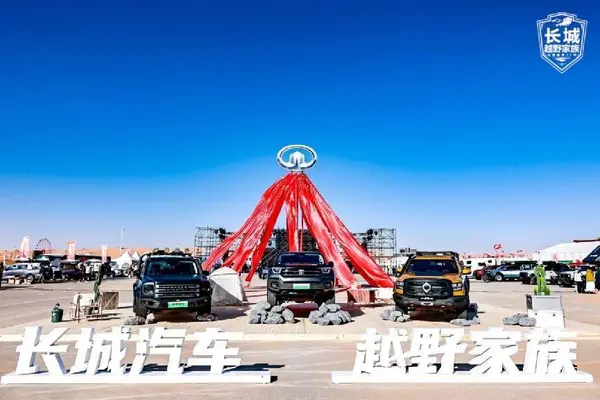 图片包含 户外, 卡车, 男人, 汽车

描述已自动生成
