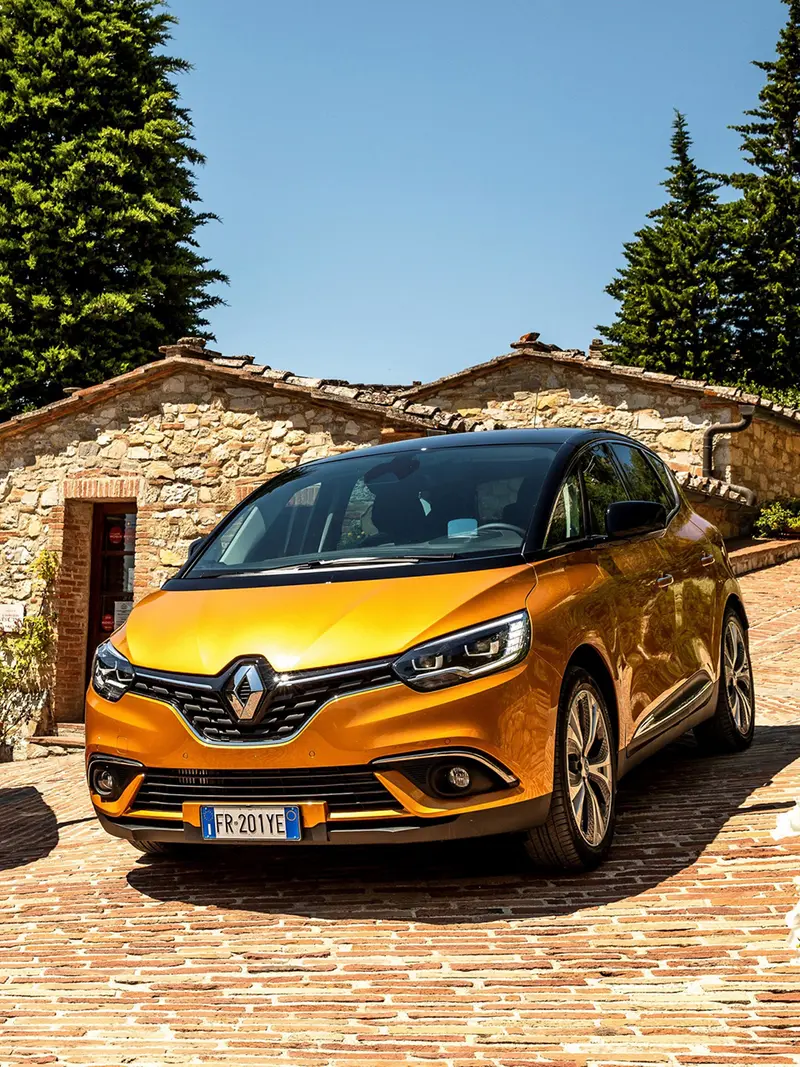 Renault_2016-18_Scenic_Two_Front_558872_2560x1706