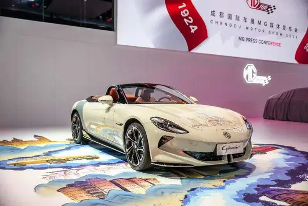 一張含有 陸上交通工具, 輪, 車輛, 汽車設計 的圖片

自動產生的描述