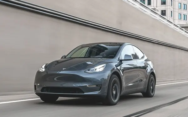 刚刚,特斯拉官网上线新款model y 续航升至640km,预计12月交付