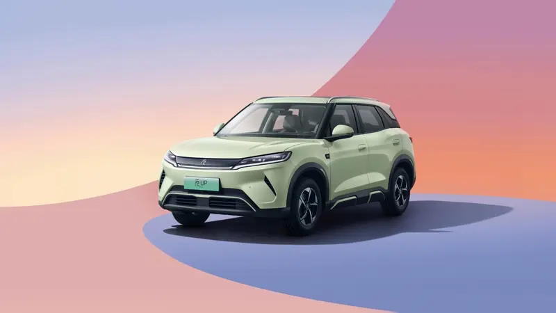汽车行驶在公路上

描述已自动生成