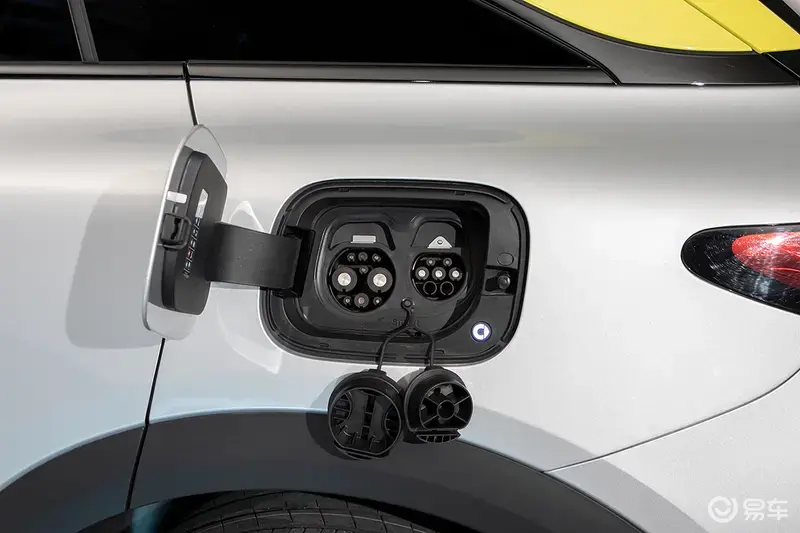 汽车的方向盘
描述已自动生成