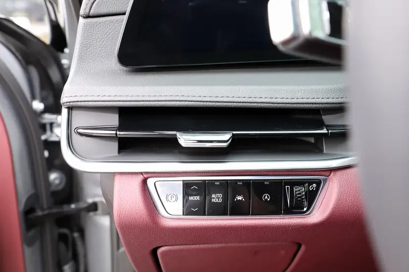 凯迪拉克CT628T 铂金型主驾驶位