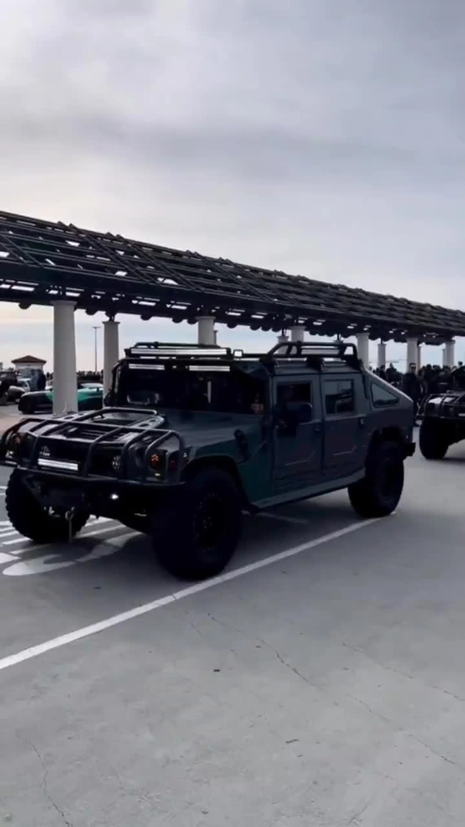 悍马h1硬汉越野车