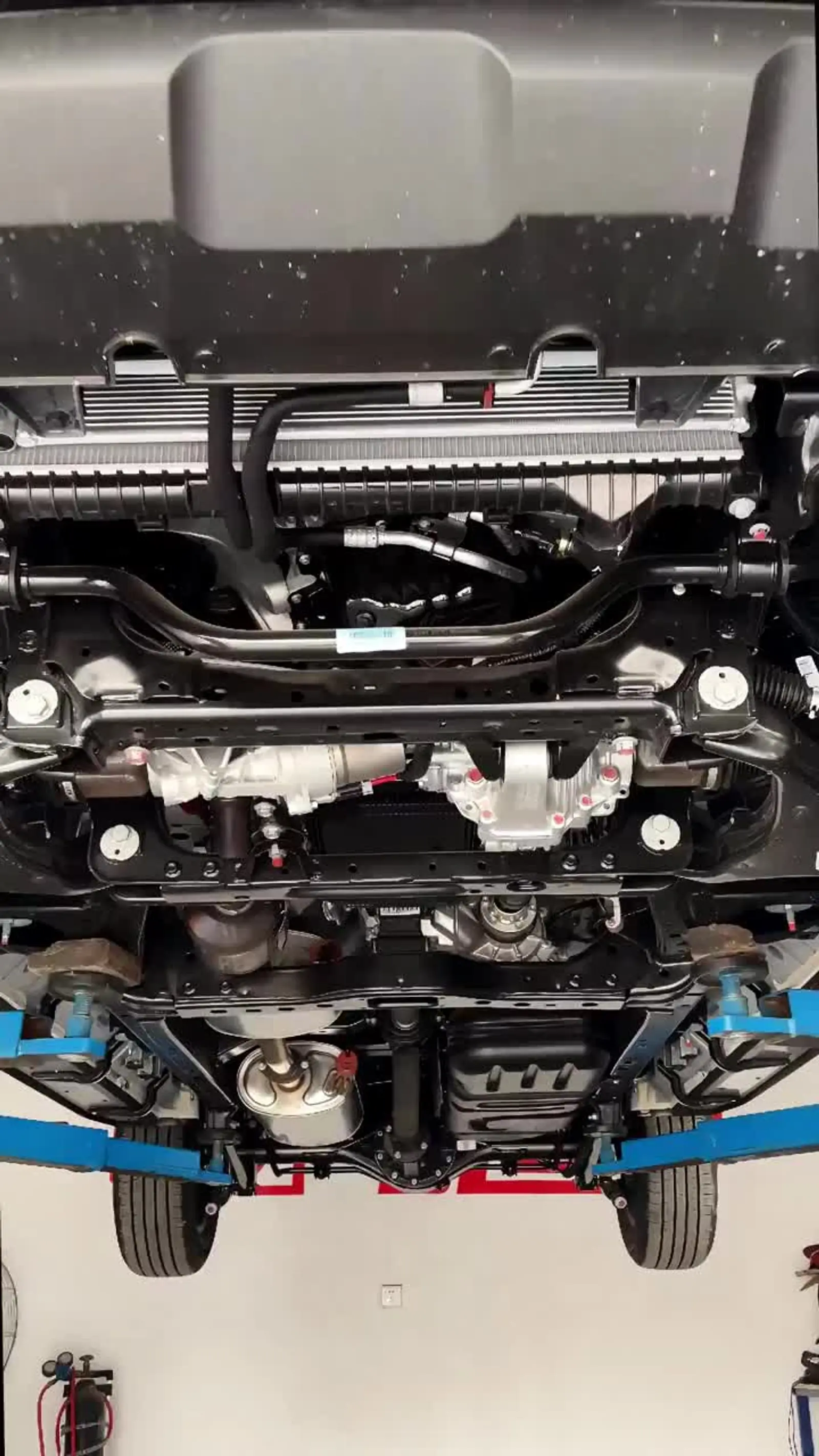 谁说新哈弗h5不去越野,就不该防护, 轴距大的底盘更要防护