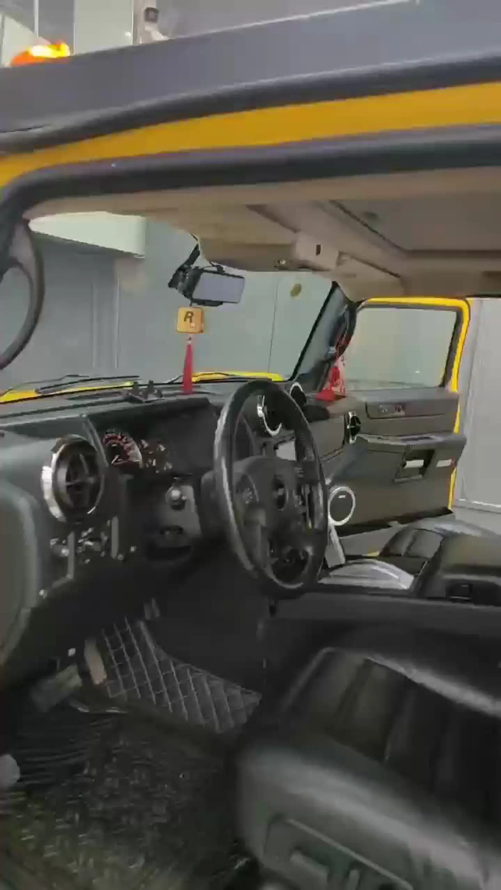 悍马h2升级商务舱 全封闭隔断 航空座椅彩电大沙发