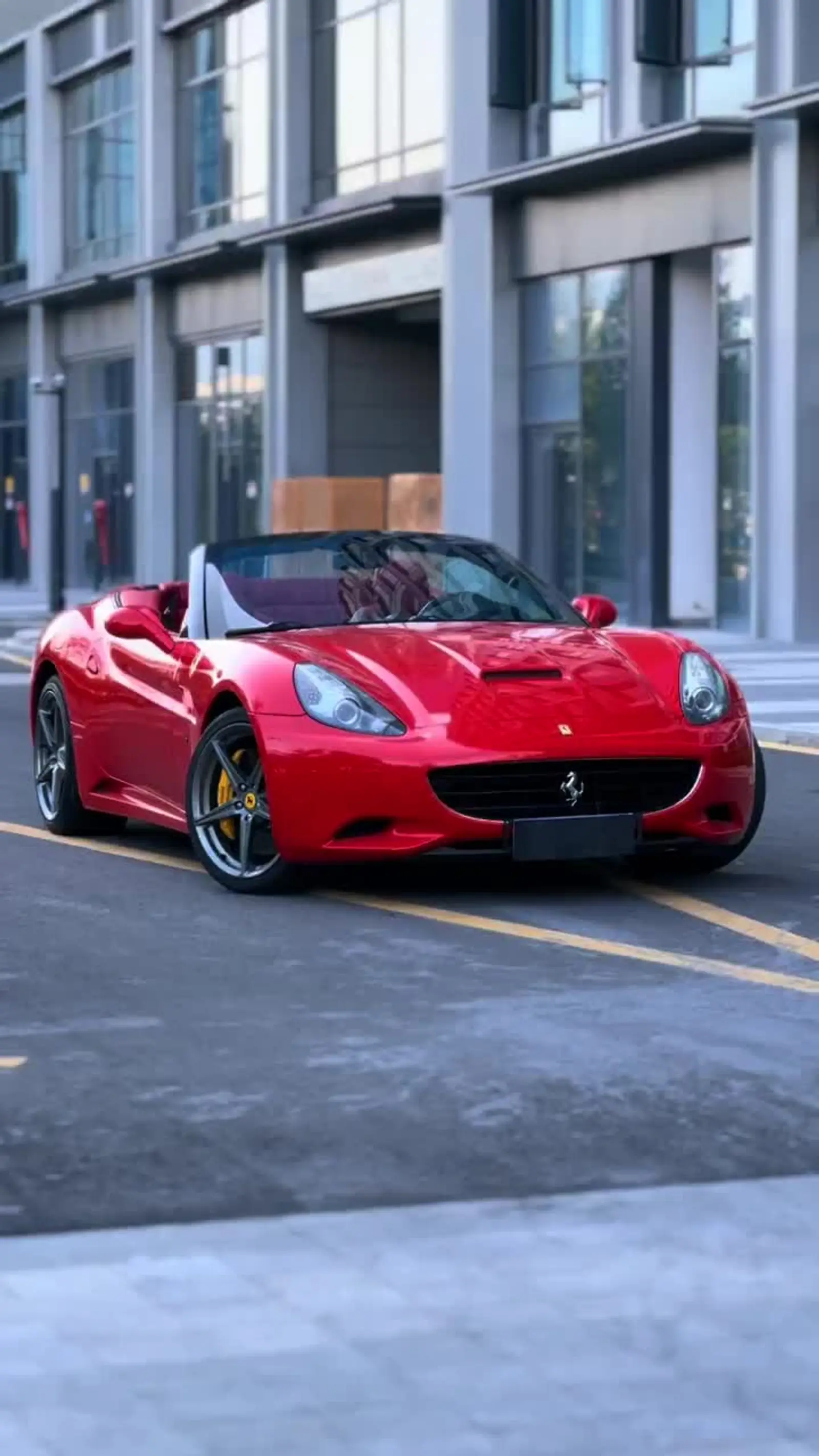 法拉利加州t硬顶敞篷跑车