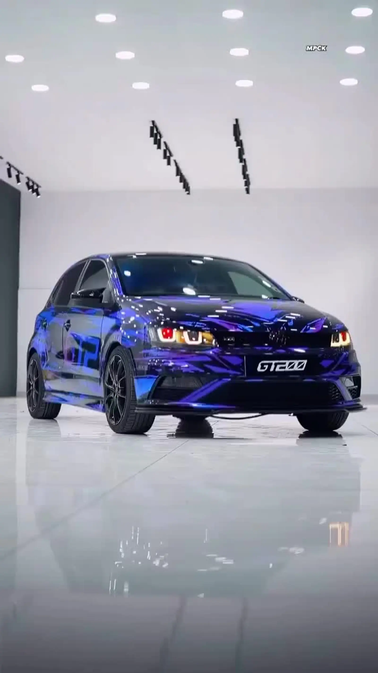 这台polo改装的有点妖艳哦!