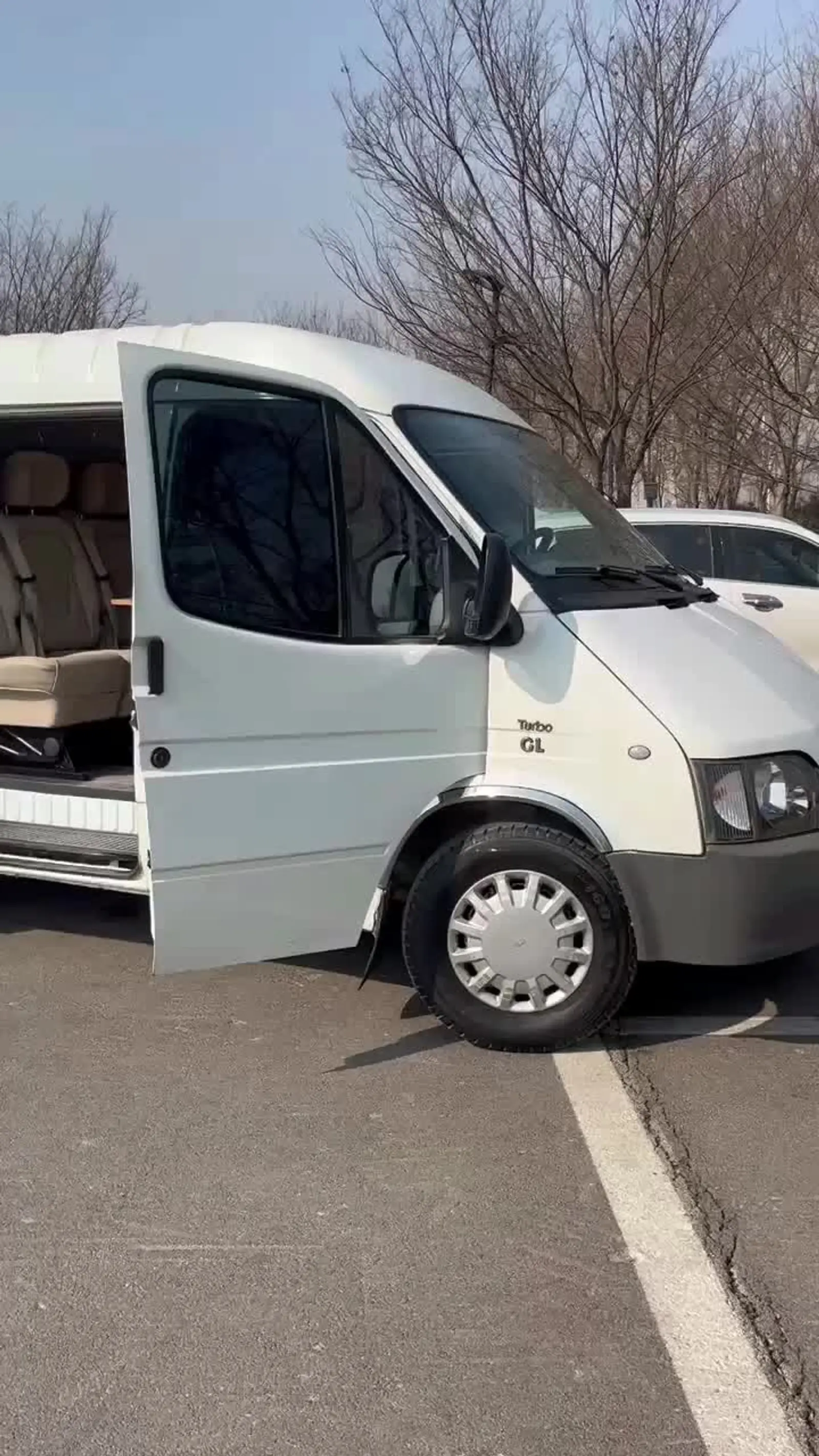 经典全顺宿营车改装完成,看效果展示