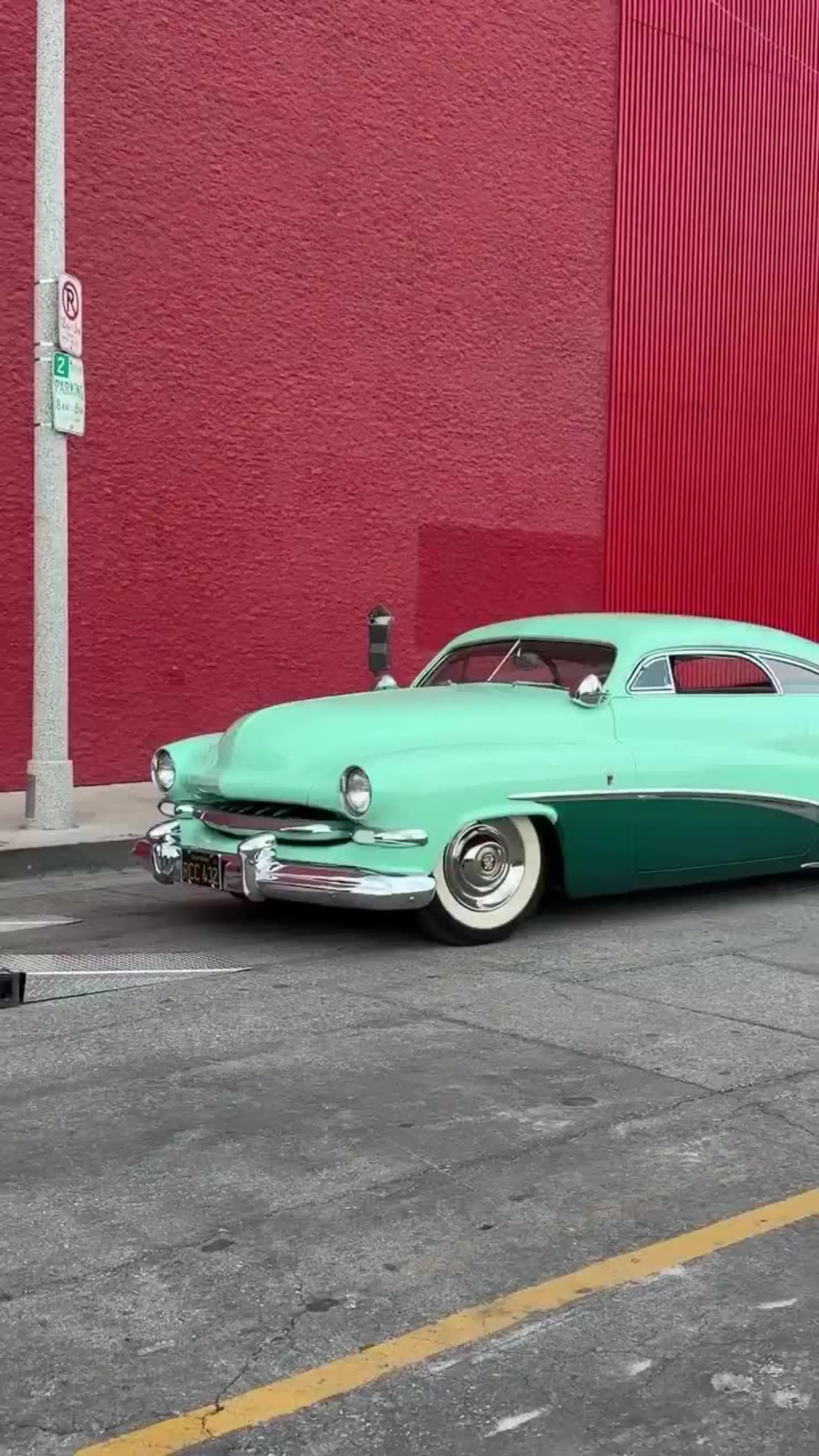 这辆1951改造的国宝级改装车mercury custom hirohata,来感受一下其